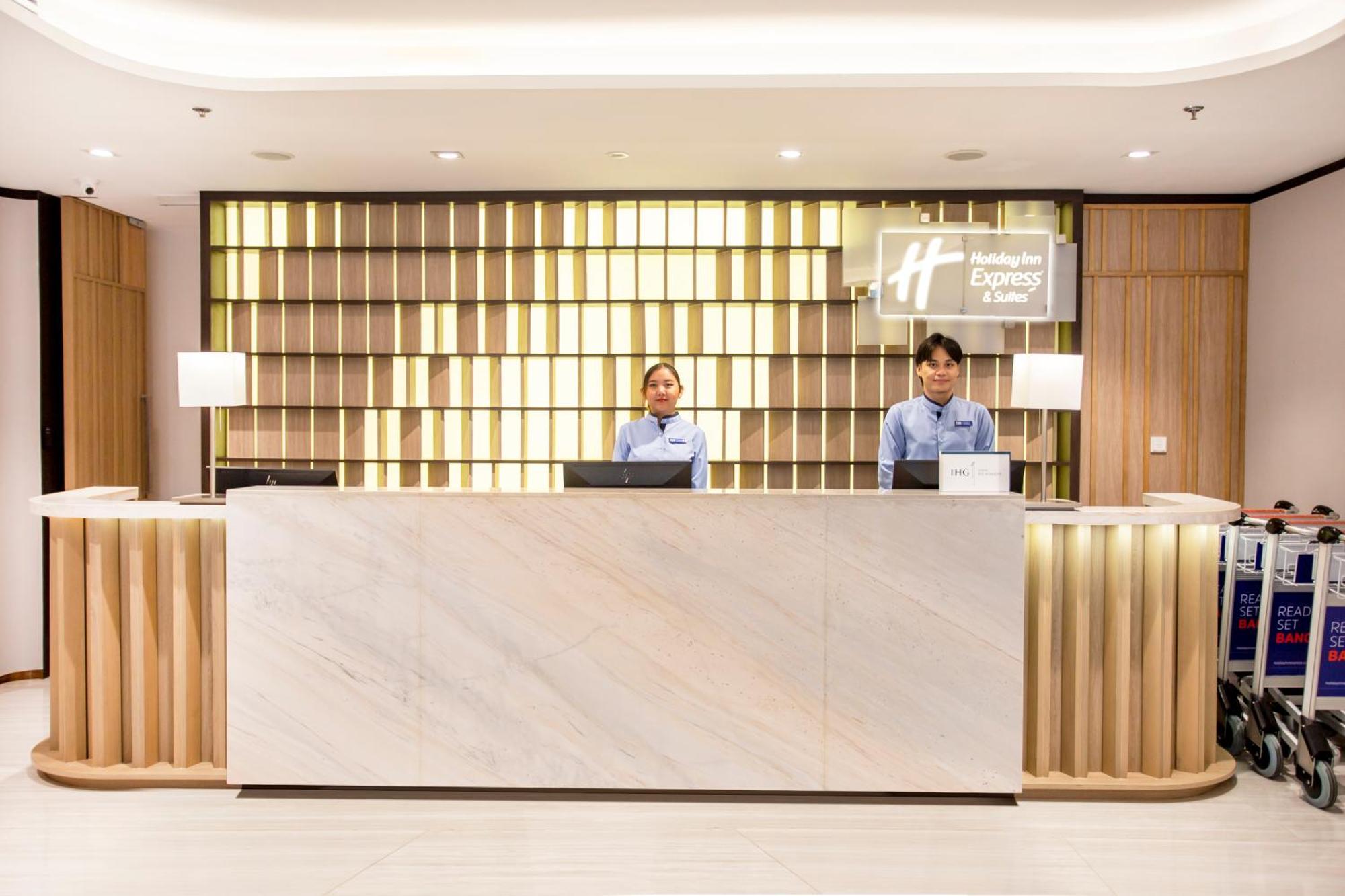 Holiday Inn Express & Suites Bangkok Central Pier By Ihg Экстерьер фото