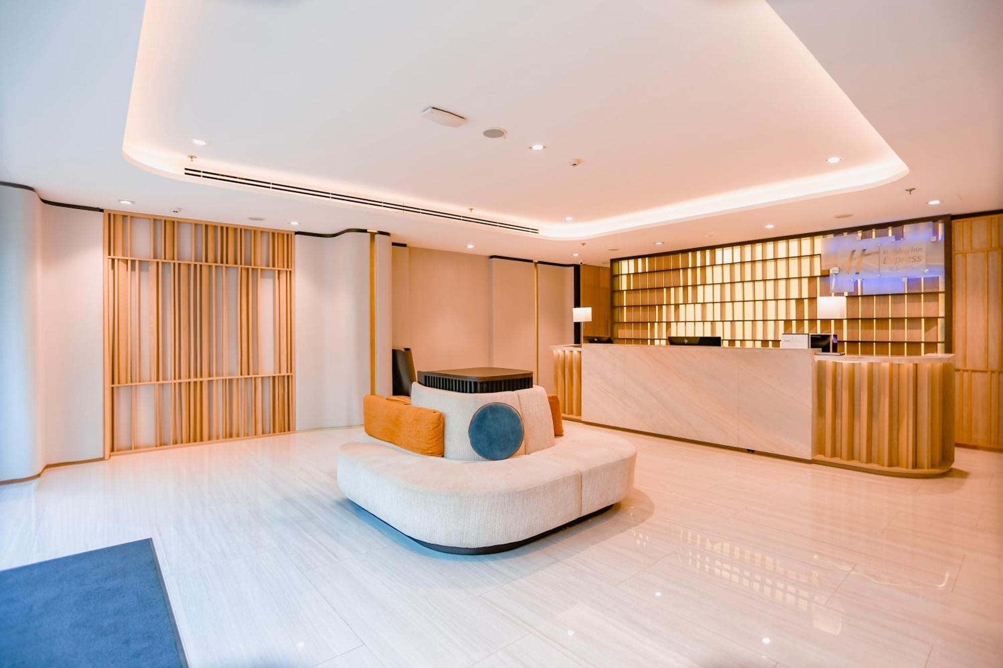 Holiday Inn Express & Suites Bangkok Central Pier By Ihg Экстерьер фото